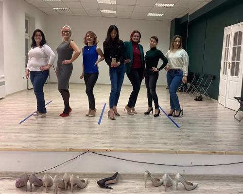 event-kobiecy-akademia-szpilek